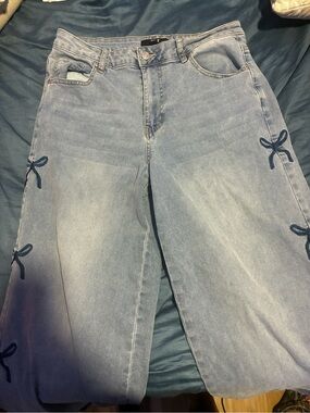 Light Blue Wide-Leg Women’s Jeans with Side Bow Detail